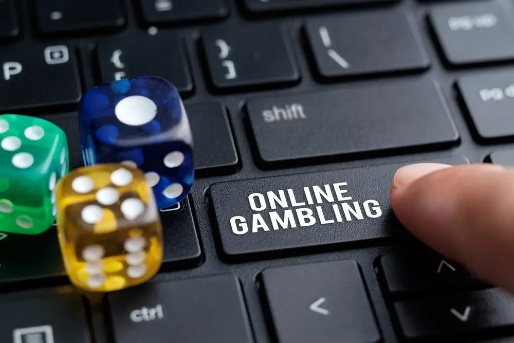 online gambling কে ঘিরে গ্ল্যামার এবং বিতর্কগুলি অন্বেষণ করা